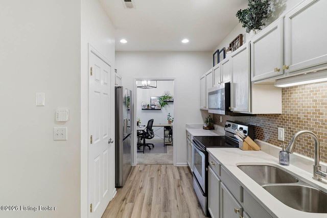 10302 Dorsey Village Dr, Louisville, KY 40223