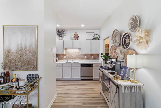 10302 Dorsey Village Dr, Louisville, KY 40223