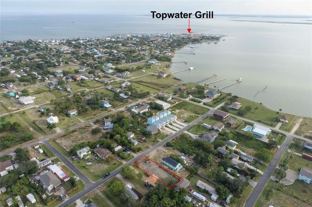 1010 15th St, San Leon, TX 77539