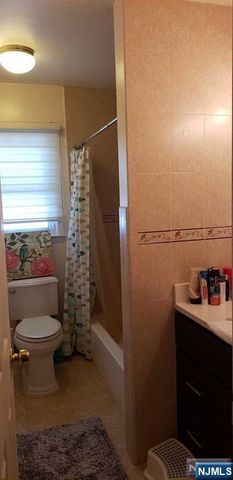 397 Mayer Court 2nd, Ridgefield, NJ 07657