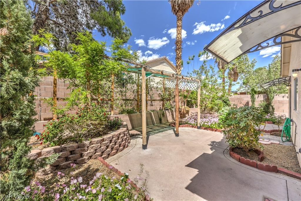 Image 24 of property listing at 7842 Firefalls Drive, Las Vegas, NV 89147
