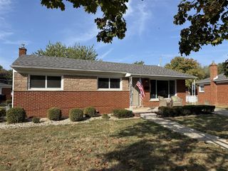 1934 Pinetree Drive, Trenton, MI 48183