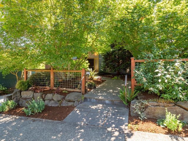 745 N 97th Street, Seattle, WA 98103