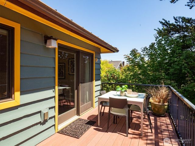 745 N 97th Street, Seattle, WA 98103