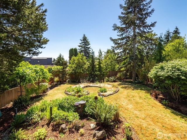 745 N 97th Street, Seattle, WA 98103
