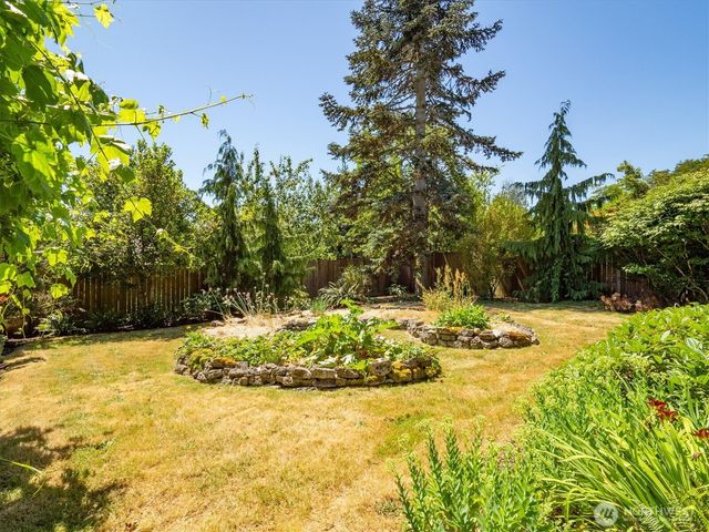 745 N 97th Street, Seattle, WA 98103
