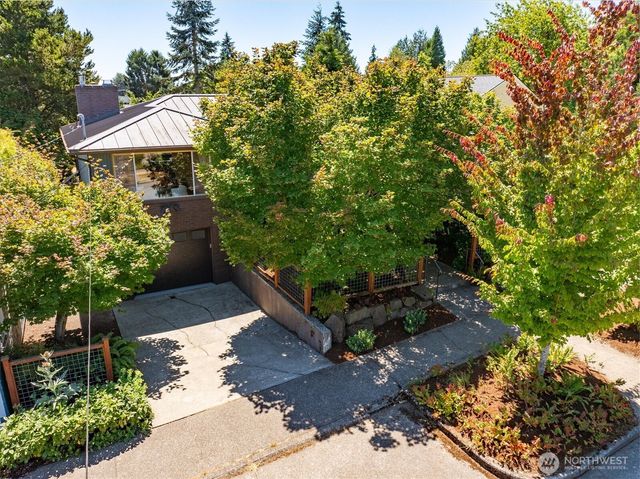 745 N 97th Street, Seattle, WA 98103