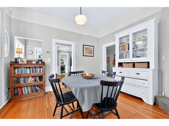 606 E FRANKLIN St, Newberg, OR 97132