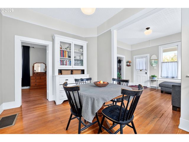 606 E FRANKLIN St, Newberg, OR 97132