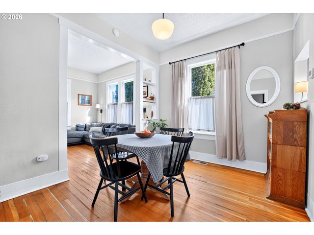 606 E FRANKLIN St, Newberg, OR 97132