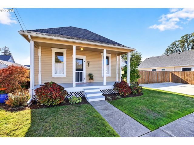 606 E FRANKLIN St, Newberg, OR 97132