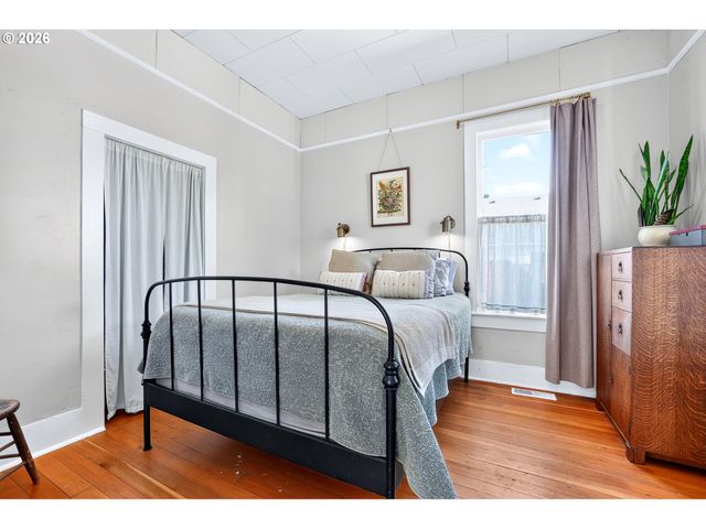 606 E FRANKLIN St, Newberg, OR 97132
