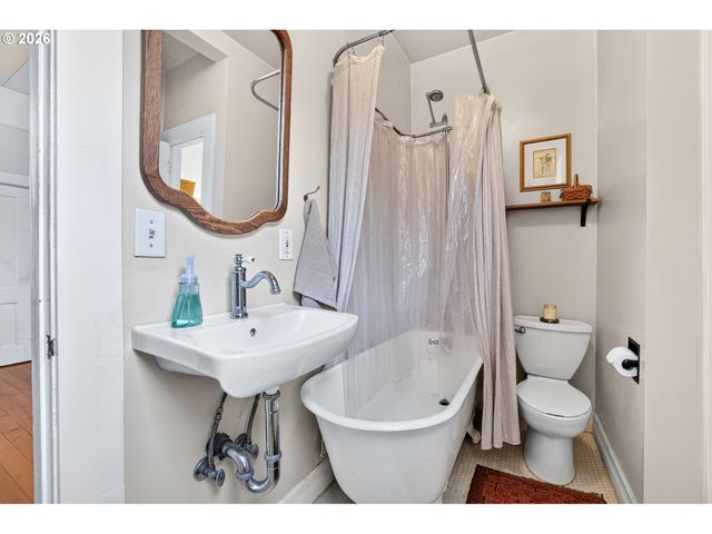 606 E FRANKLIN St, Newberg, OR 97132