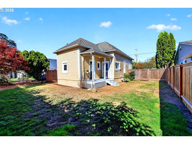 606 E FRANKLIN St, Newberg, OR 97132