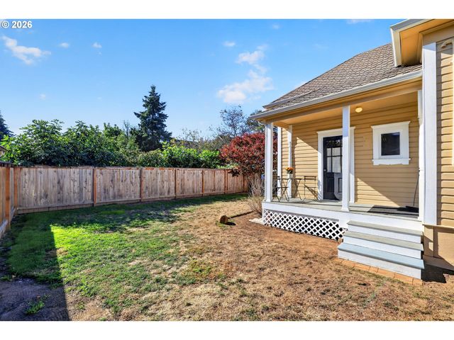 606 E FRANKLIN St, Newberg, OR 97132
