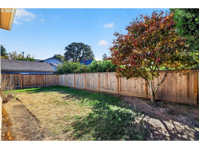 606 E FRANKLIN St, Newberg, OR 97132
