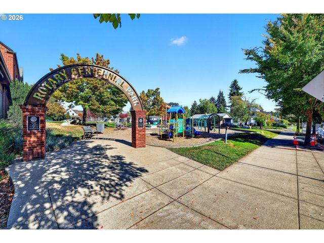 606 E FRANKLIN St, Newberg, OR 97132