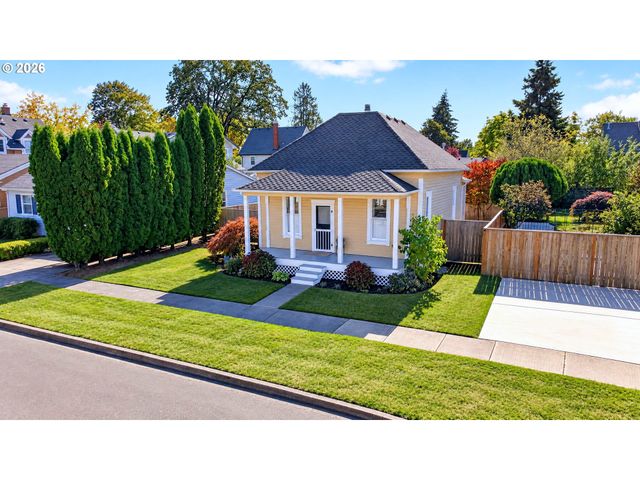 606 E FRANKLIN St, Newberg, OR 97132