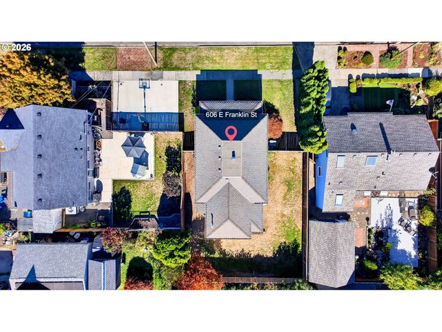606 E FRANKLIN St, Newberg, OR 97132