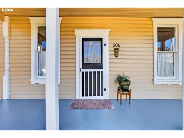606 E FRANKLIN St, Newberg, OR 97132