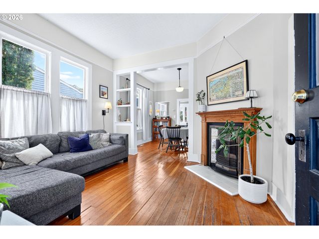 606 E FRANKLIN St, Newberg, OR 97132