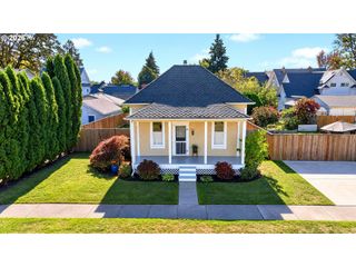 606 E FRANKLIN St, Newberg, OR 97132