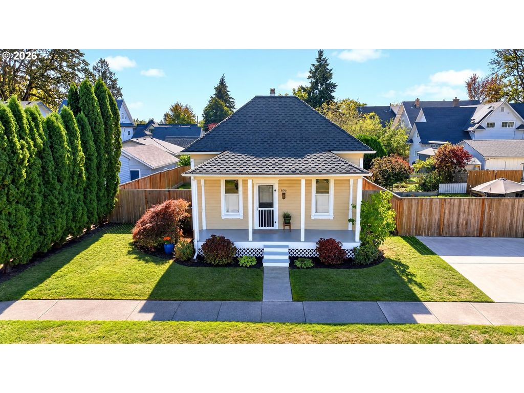 606 E FRANKLIN St, Newberg, OR 97132