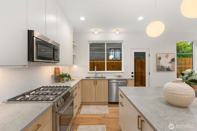 3936 B S Angeline Street, Seattle, WA 98118