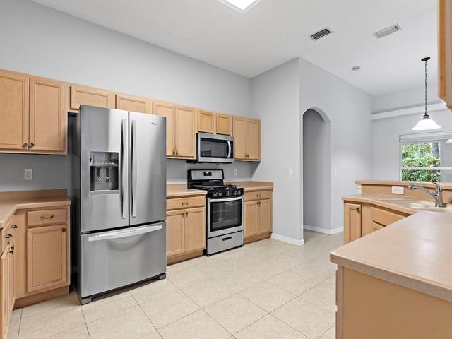 483 S Key Lime Square SW, Vero Beach, FL 32968