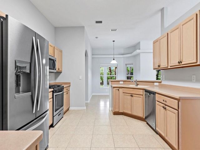 483 S Key Lime Square SW, Vero Beach, FL 32968