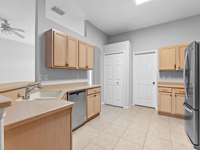 483 S Key Lime Square SW, Vero Beach, FL 32968