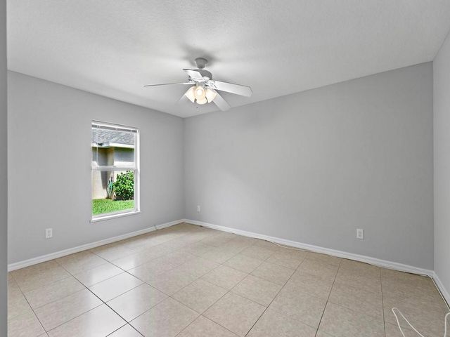 483 S Key Lime Square SW, Vero Beach, FL 32968