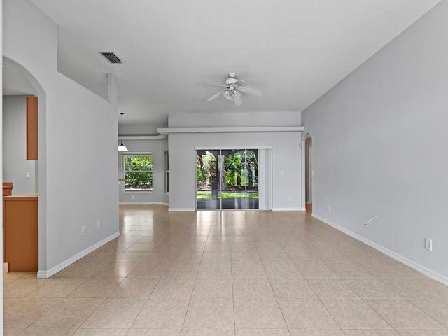 483 S Key Lime Square SW, Vero Beach, FL 32968