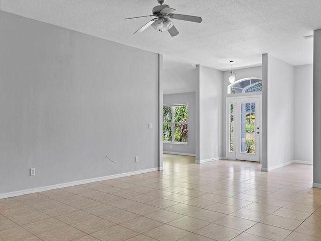 483 S Key Lime Square SW, Vero Beach, FL 32968