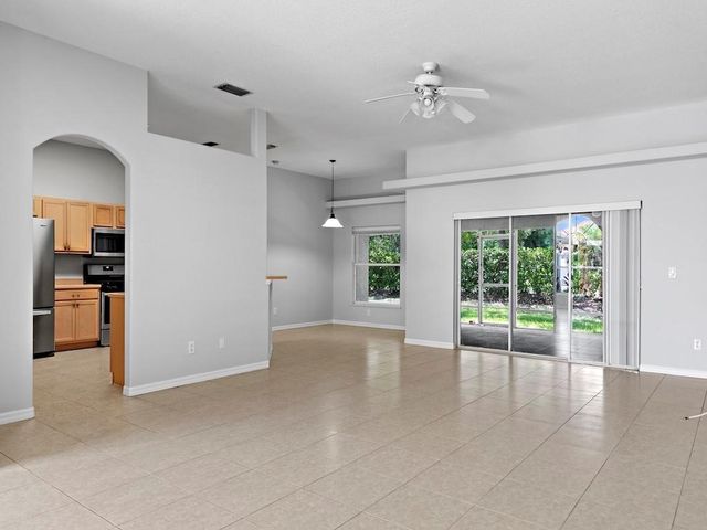 483 S Key Lime Square SW, Vero Beach, FL 32968