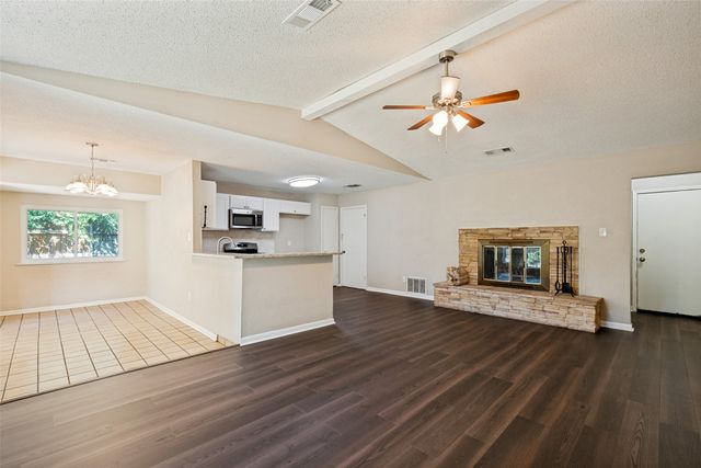 204 E Cunningham Avenue, Crowley, TX 76036