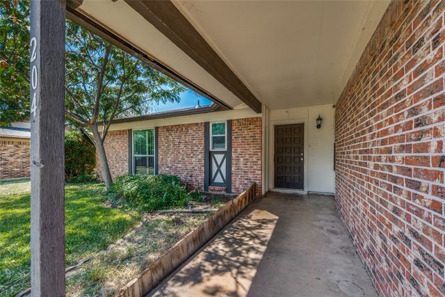 204 E Cunningham Avenue, Crowley, TX 76036