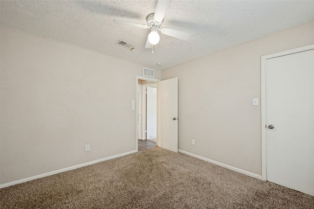 204 E Cunningham Avenue, Crowley, TX 76036