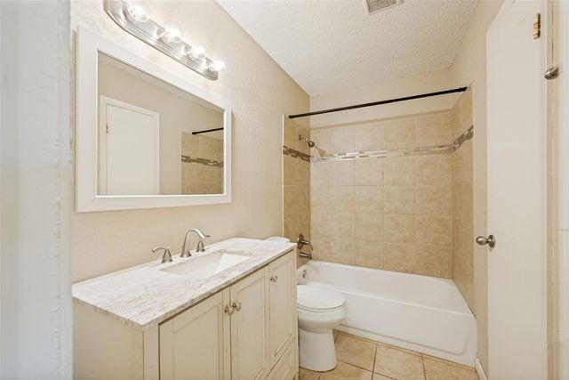 204 E Cunningham Avenue, Crowley, TX 76036