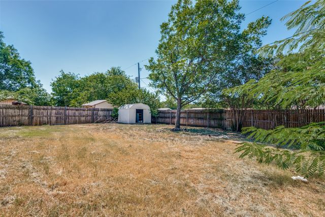 204 E Cunningham Avenue, Crowley, TX 76036