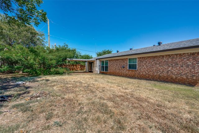 204 E Cunningham Avenue, Crowley, TX 76036
