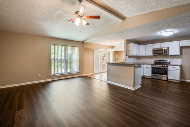 204 E Cunningham Avenue, Crowley, TX 76036