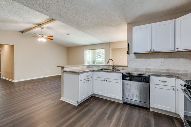 204 E Cunningham Avenue, Crowley, TX 76036