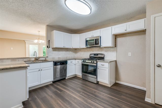 204 E Cunningham Avenue, Crowley, TX 76036