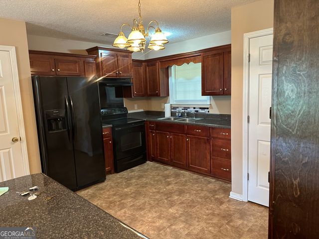 109 Chance Lane, Glennville, GA 30427