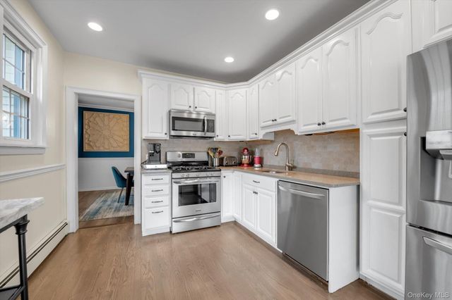 54 Rolling Street, Lynbrook, NY 11563