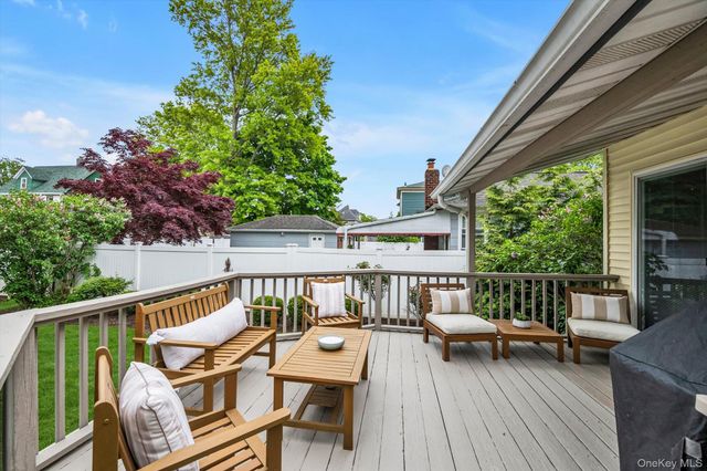 54 Rolling Street, Lynbrook, NY 11563