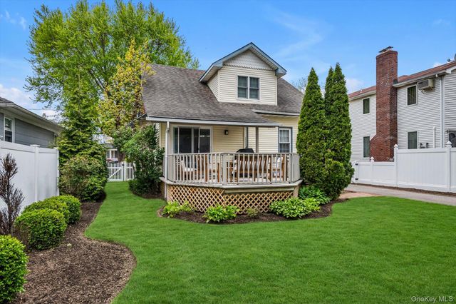 54 Rolling Street, Lynbrook, NY 11563