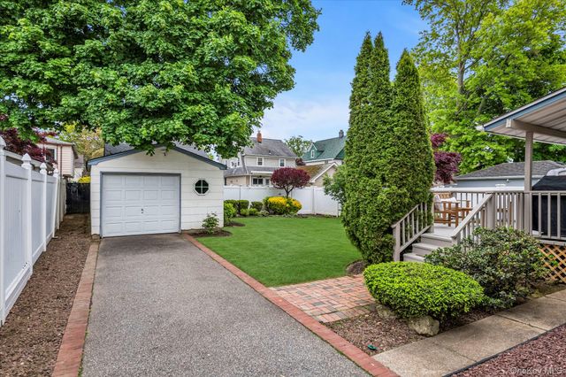 54 Rolling Street, Lynbrook, NY 11563
