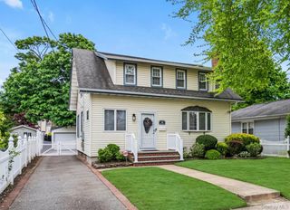54 Rolling Street, Lynbrook, NY 11563